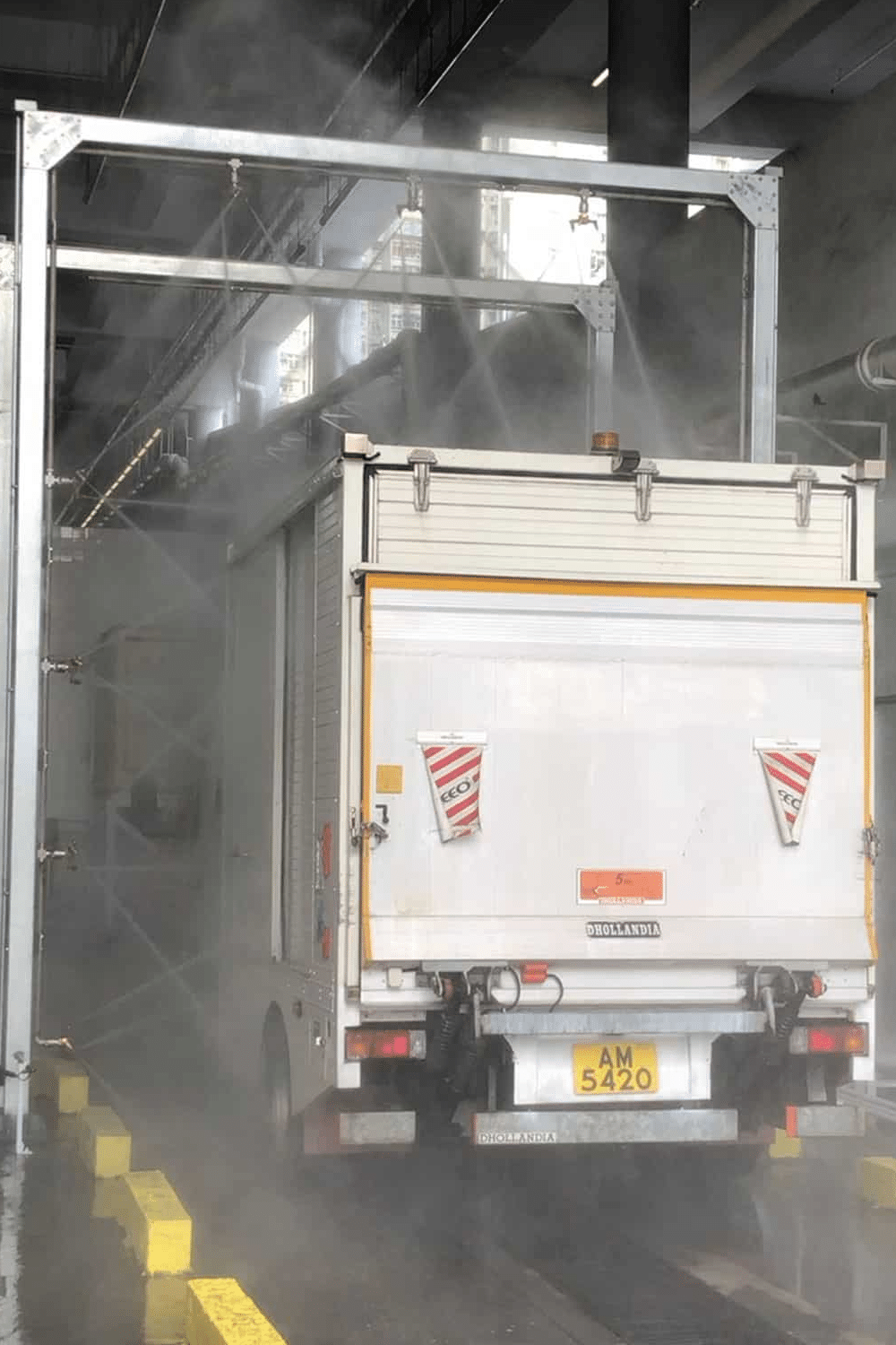 automatic drive through touchless truck wash