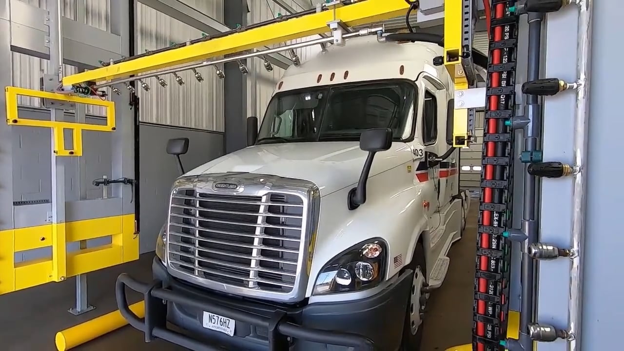 Automatic Touchless Truck Wash